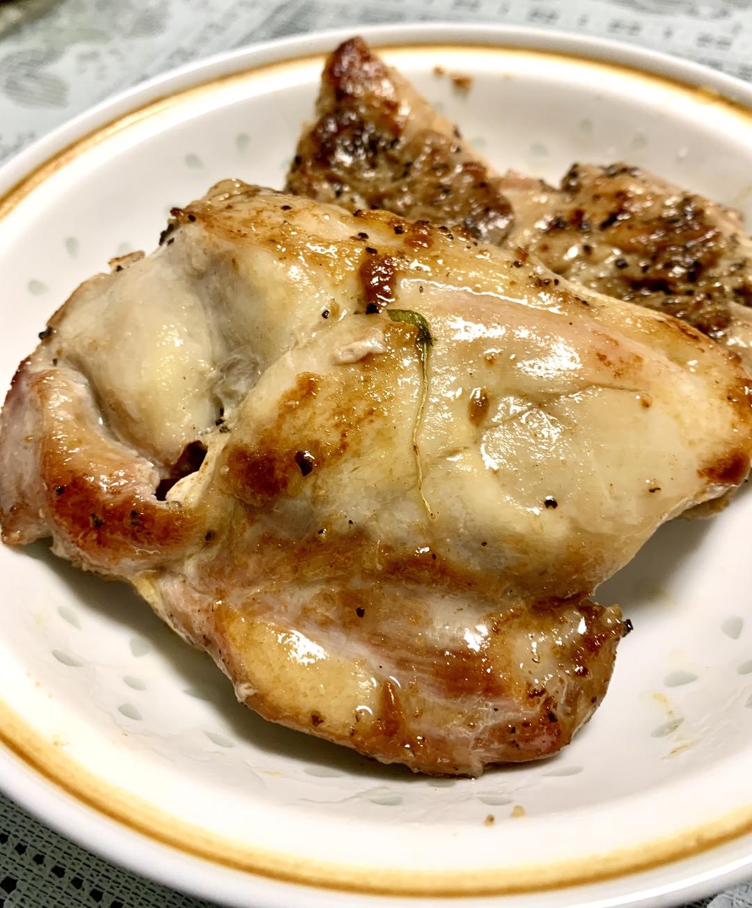 黑椒柠檬煎鸡扒的做法