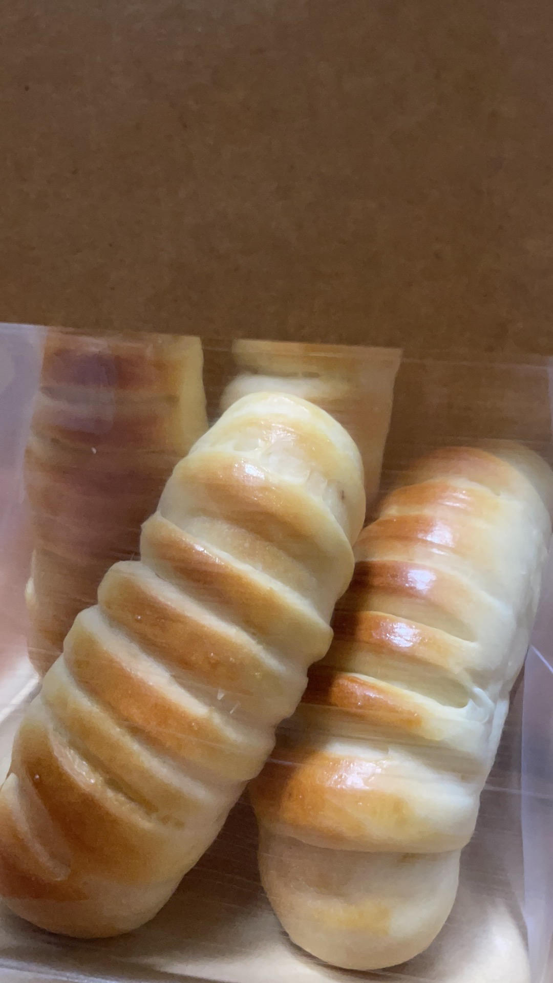 草莓果酱毛毛虫面包