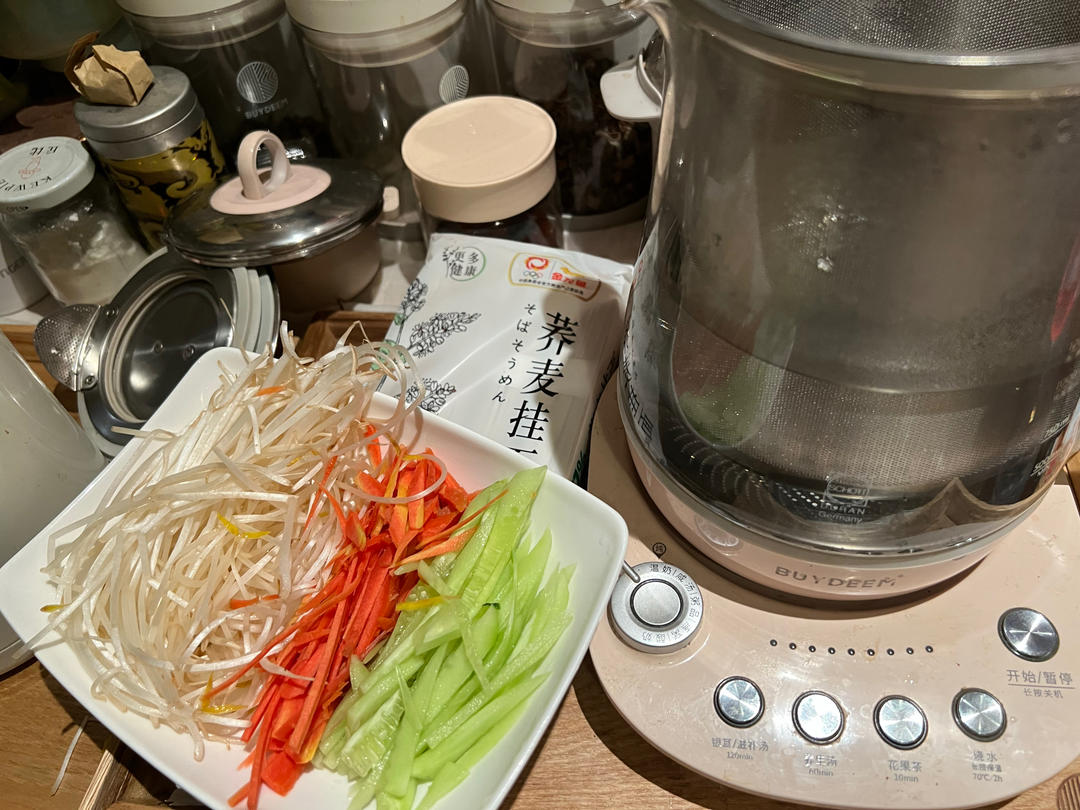 鸡丝荞麦面【9月北鼎养生壶食谱】