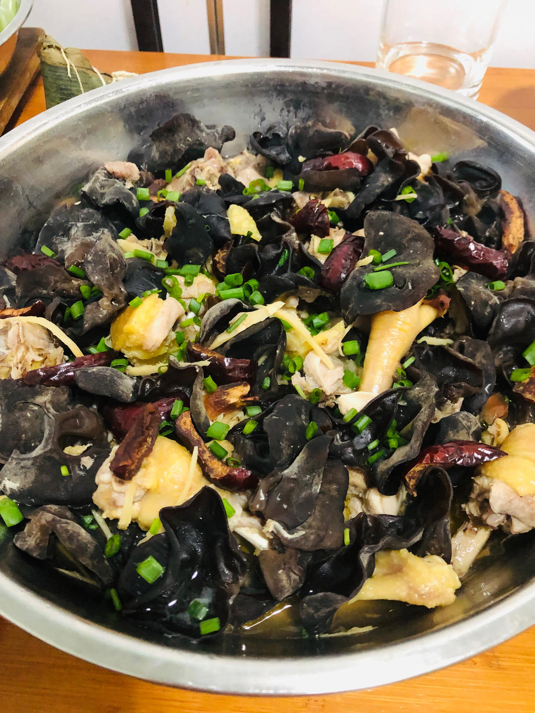 黑木耳蒸鸡-营养又好吃