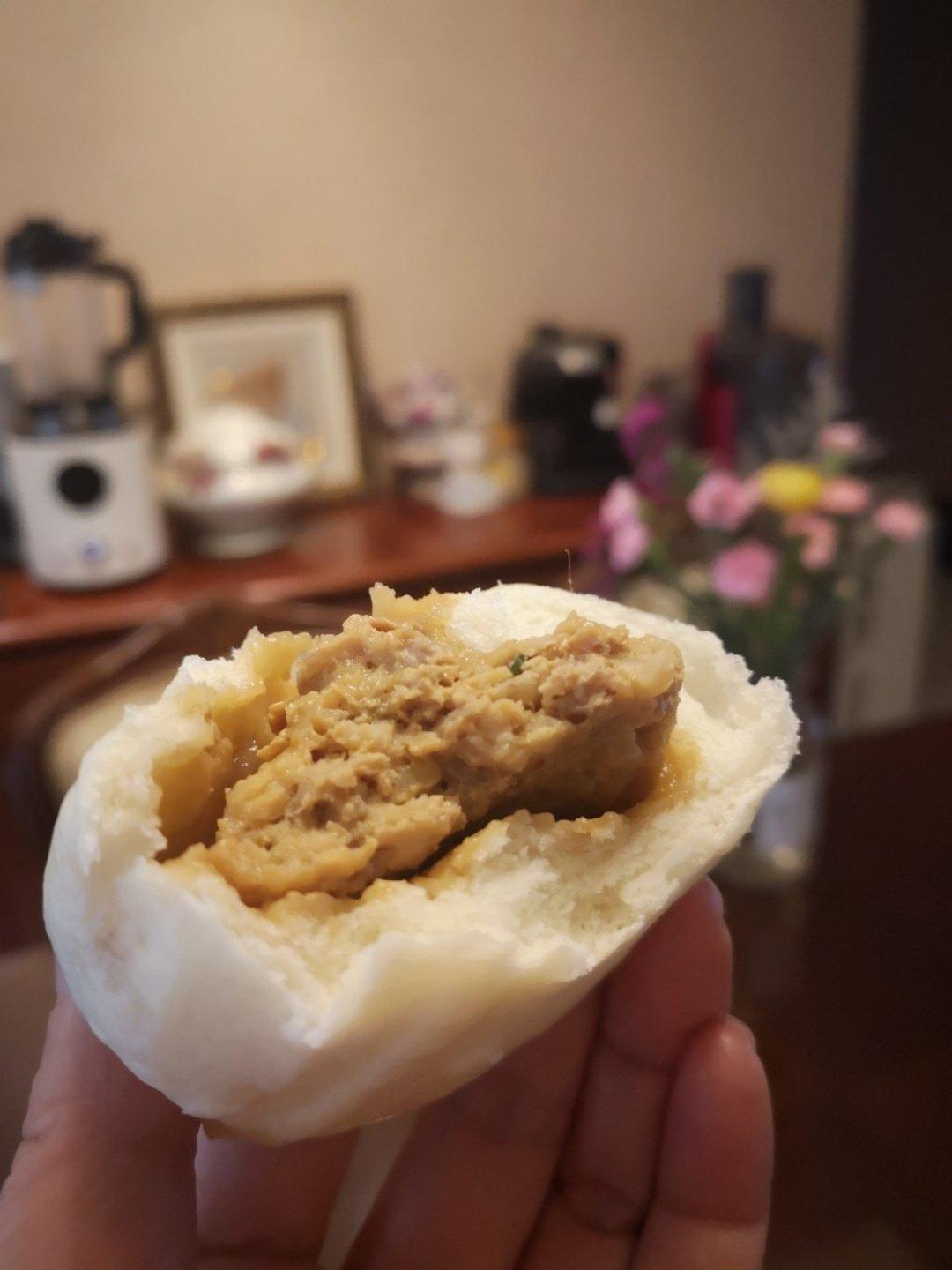 松软多汁的肉包子