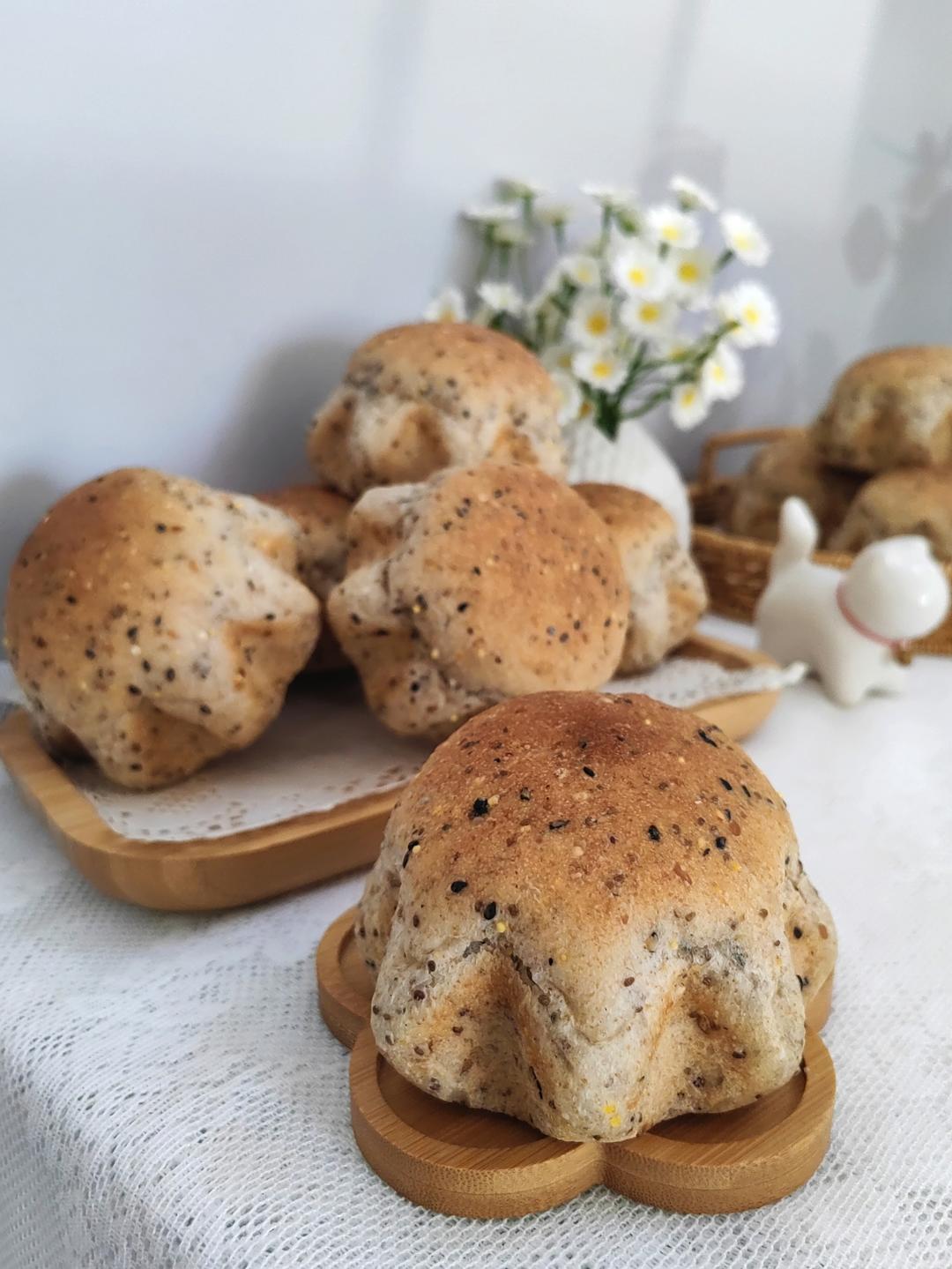 五谷杂粮软欧包（无蛋少油）
波兰种+中种面团
费时不费力