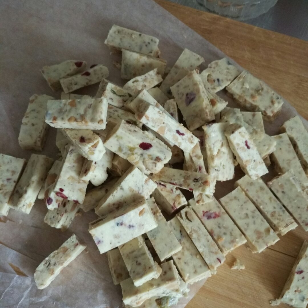 牛轧糖（最简单方便的配方，而且不糊）
