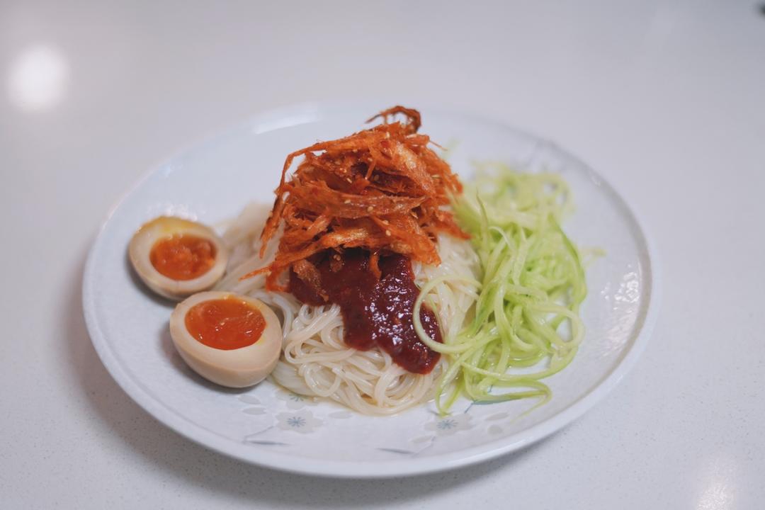 拌明太鱼丝拌面