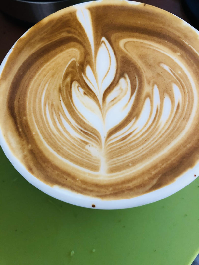 宝宝blues做的咖啡拉花入门教程丨心形树叶郁金香