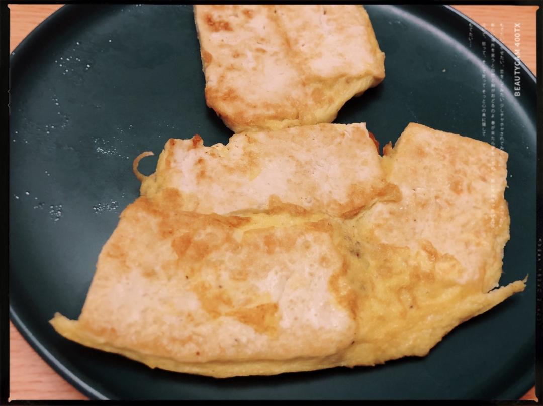 厨师长教你：“豆腐煎鸡蛋”的家常做法，营养丰富很适合老人孩子