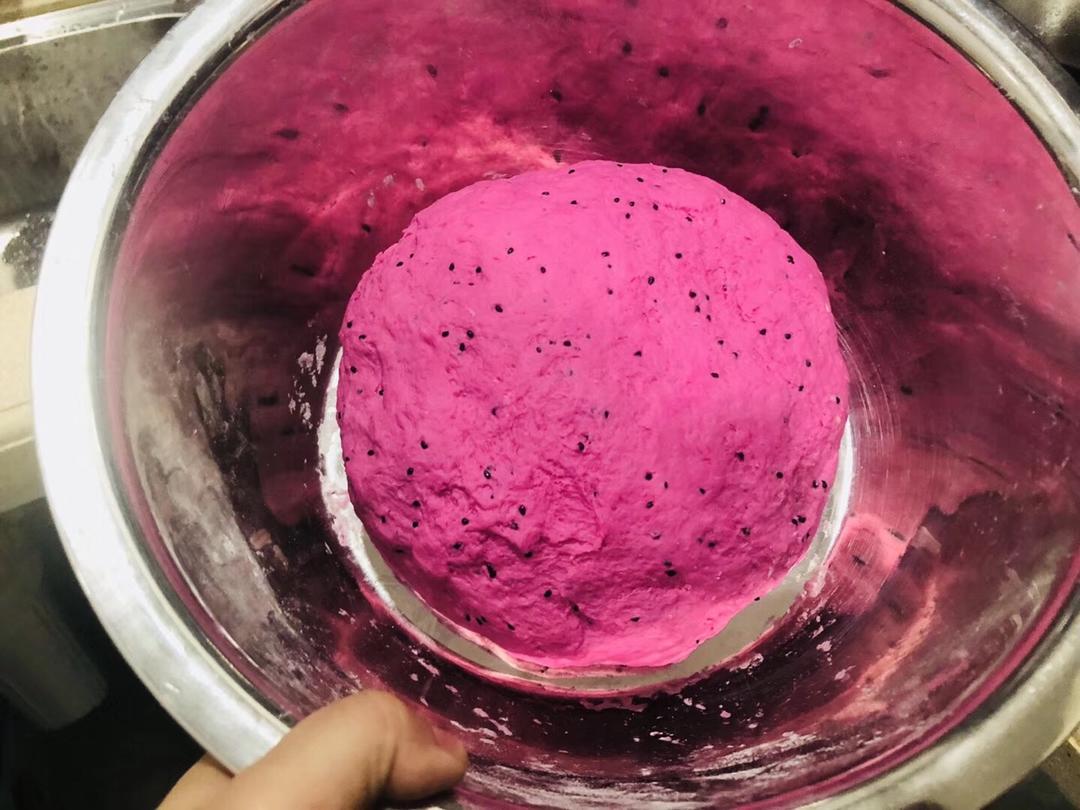 火龙果豆沙包、花卷