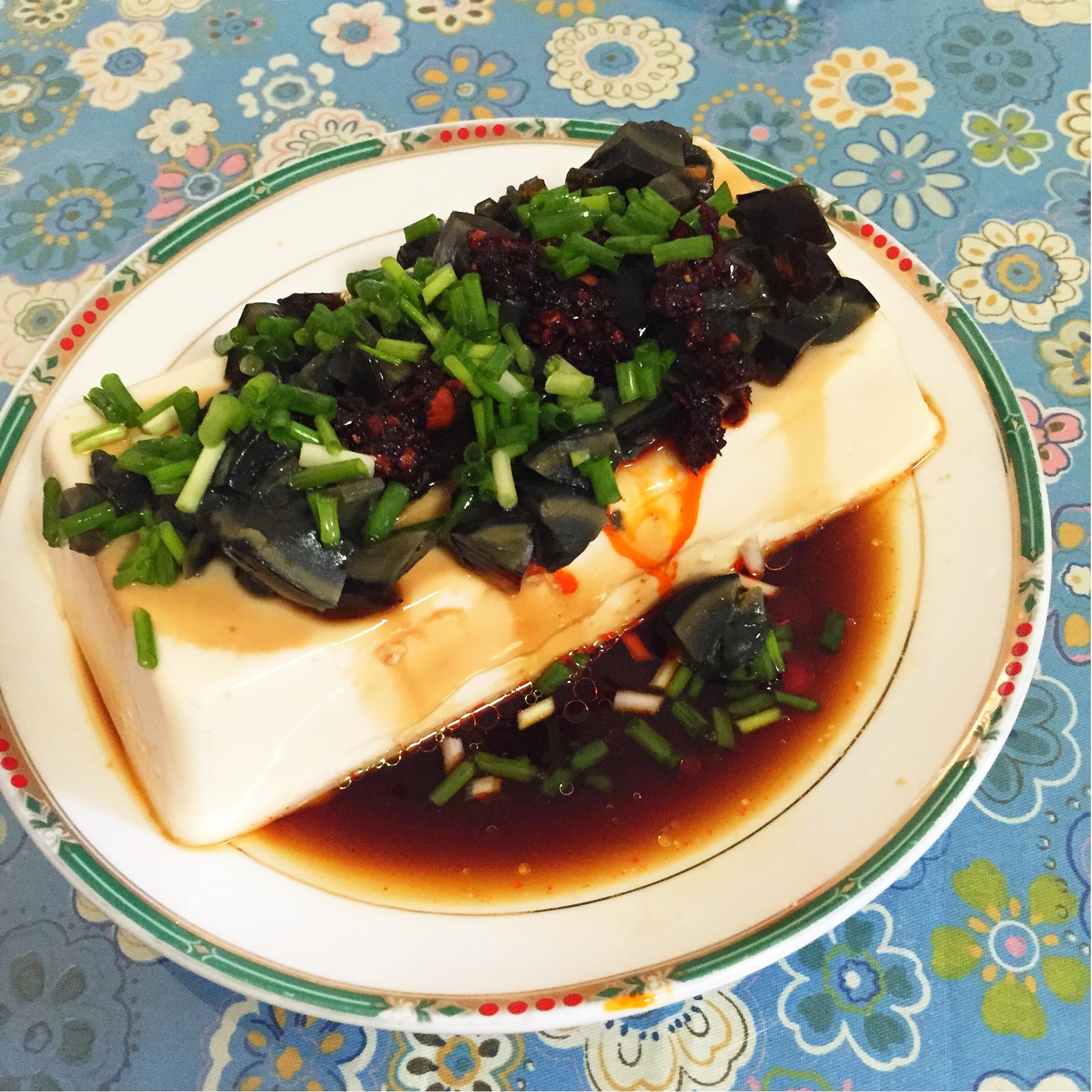 凉拌皮蛋豆腐