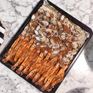 快手烤箱菜---蒜蓉蛤蜊烤大虾的做法 步骤6