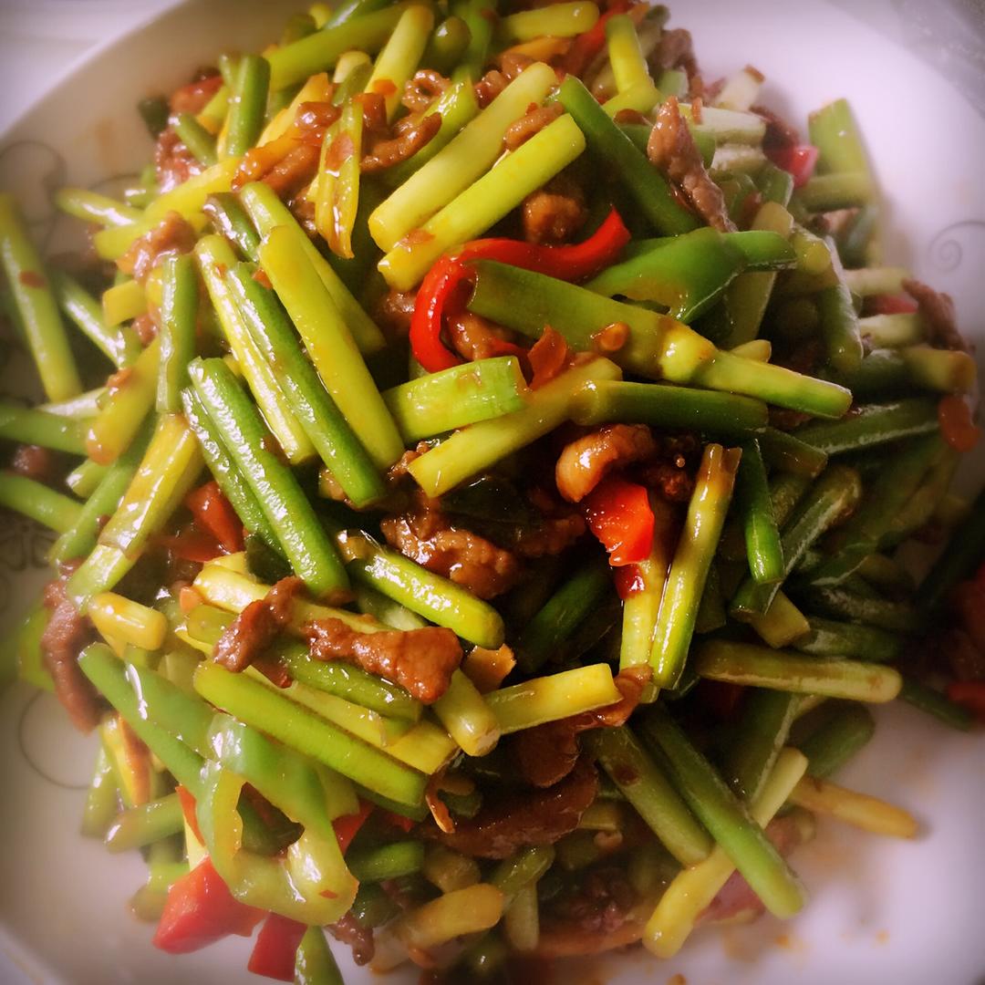 吉吉兔做的蒜薹炒肉丝