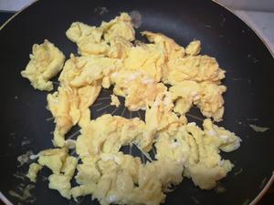 洋葱木耳炒鸡蛋🥗🍚的做法 步骤5
