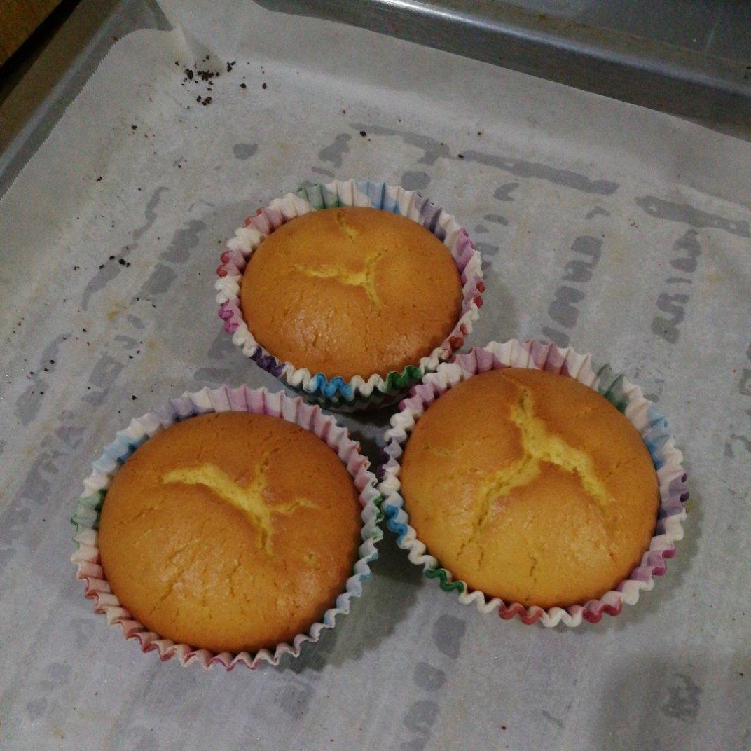 纸杯蛋糕（正好六连杯的量）