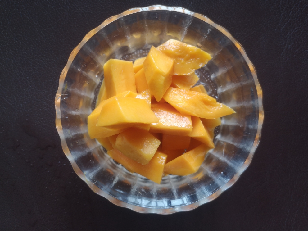 【减脂餐】芒果乳清饮的做法 步骤1