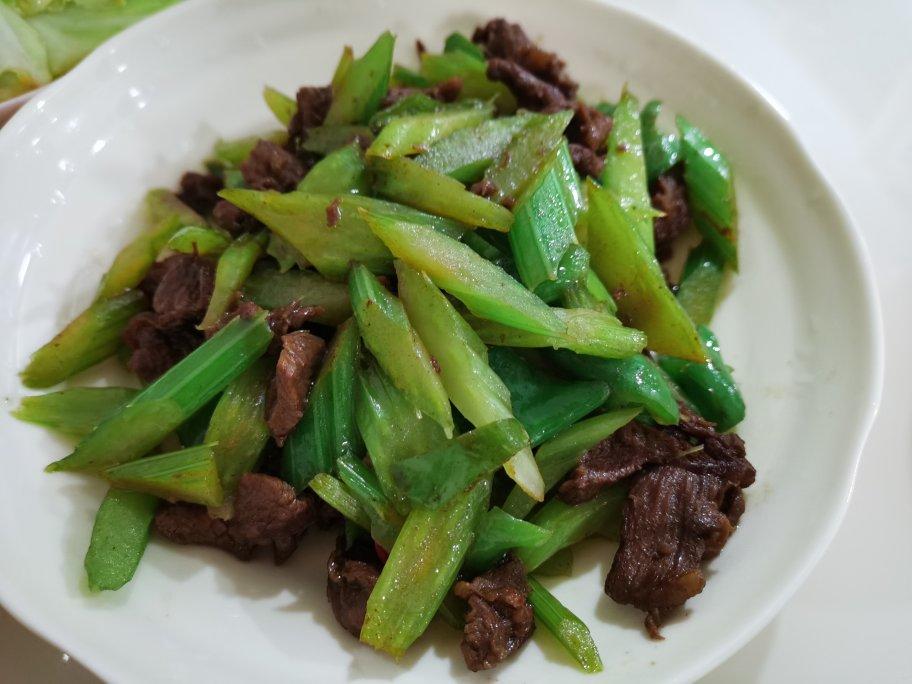 芹菜炒牛肉
