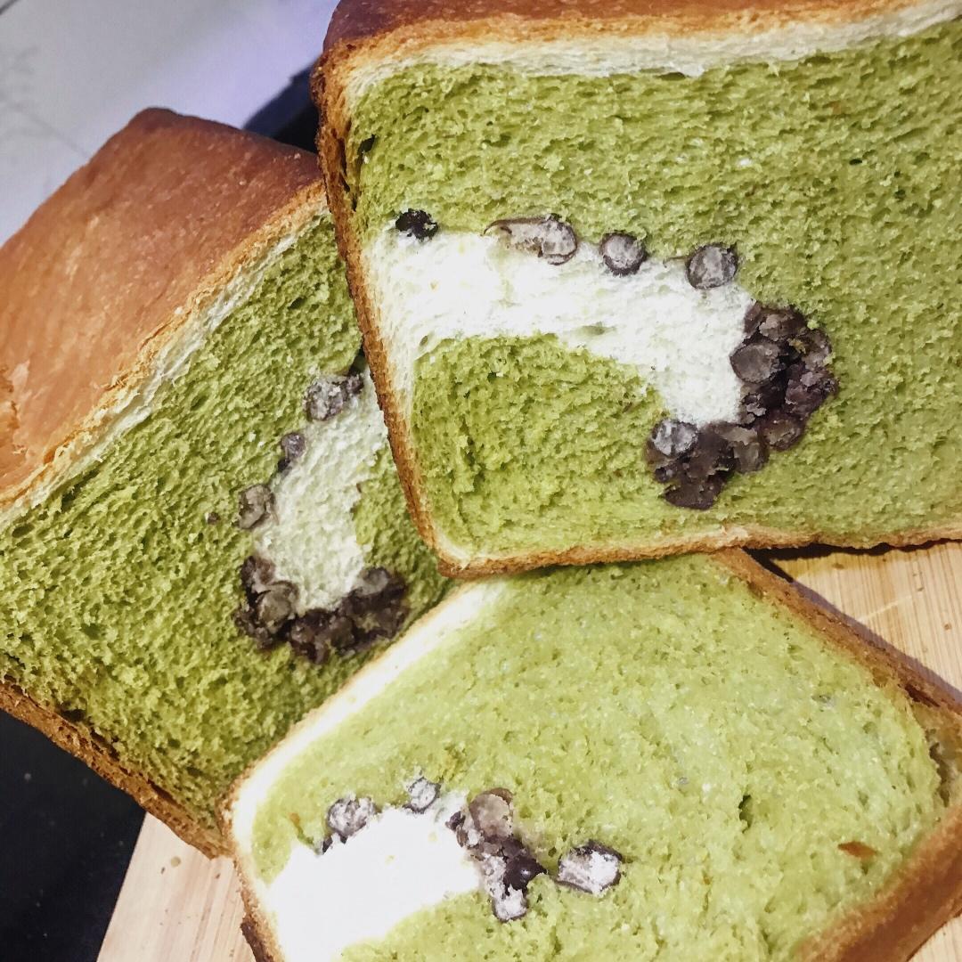 清香柔软的抹茶红豆吐司