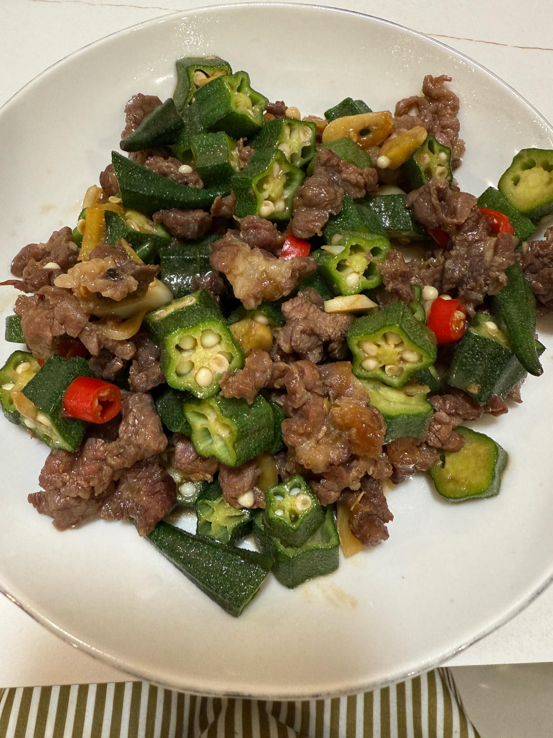 秋葵炒牛肉粒