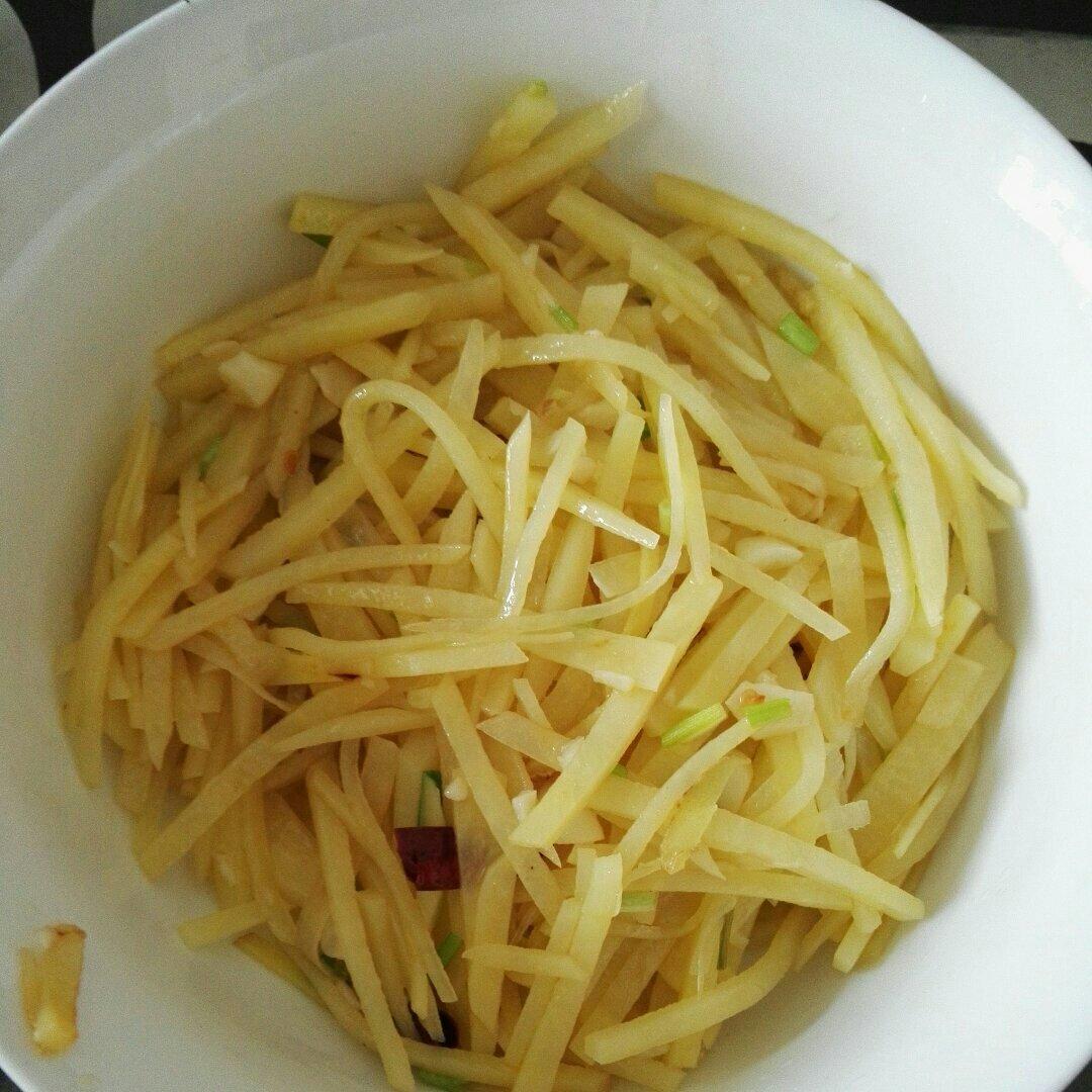 酸辣土豆丝-不用再愁不辣不酸了