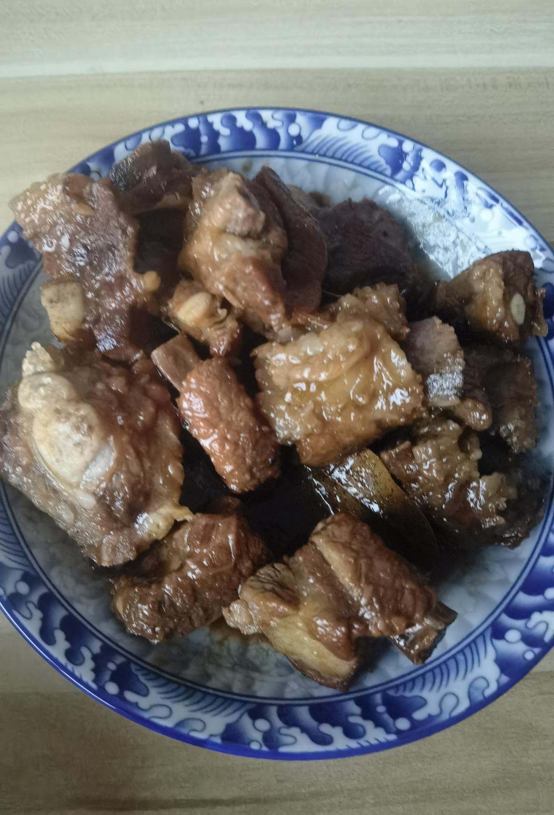 红烧排骨      作为排骨，它是相当认真的哦😎😎😎