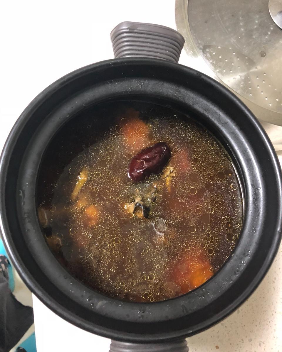 姬松茸虫草花乌鸡汤--最爱的菌菇汤没有之一