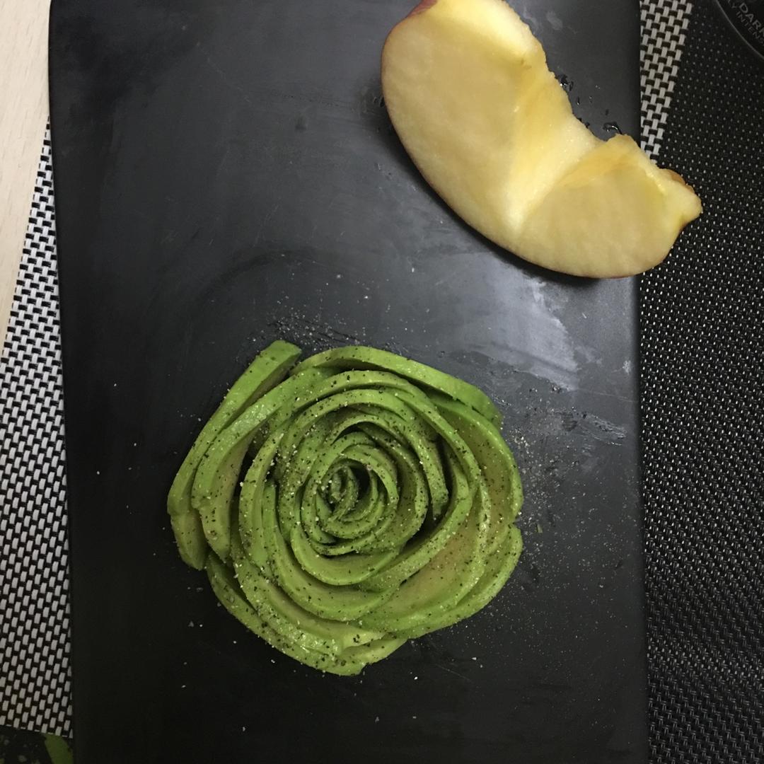 牛油果花，高颜值哦～