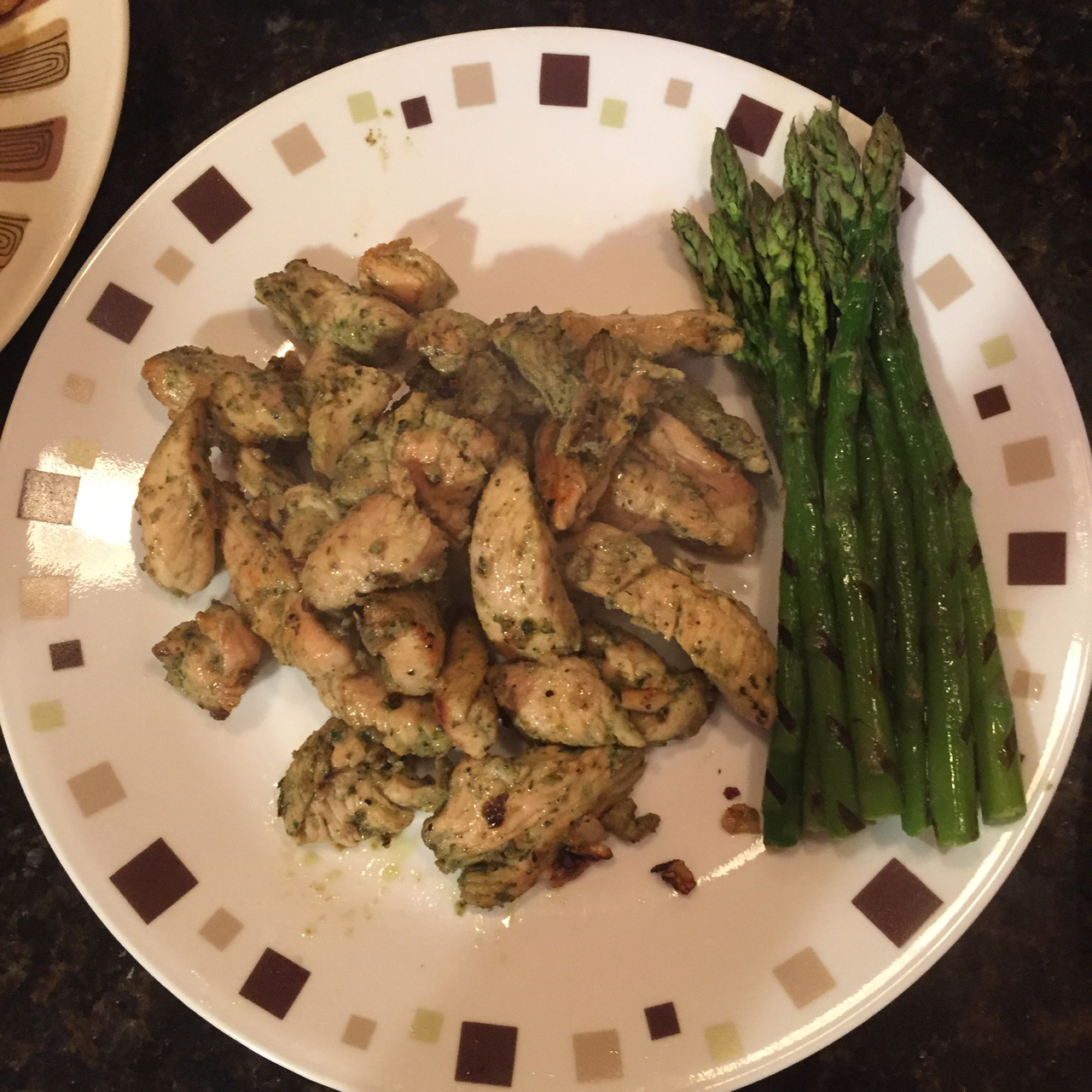 芦笋配煎鸡胸肉