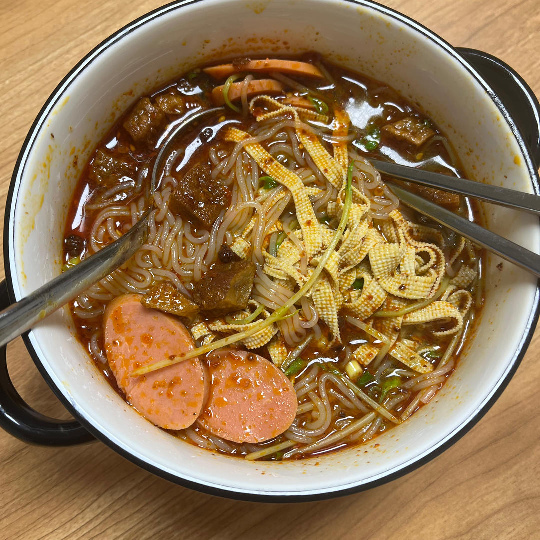 秒杀路边摊—麻辣红油米线