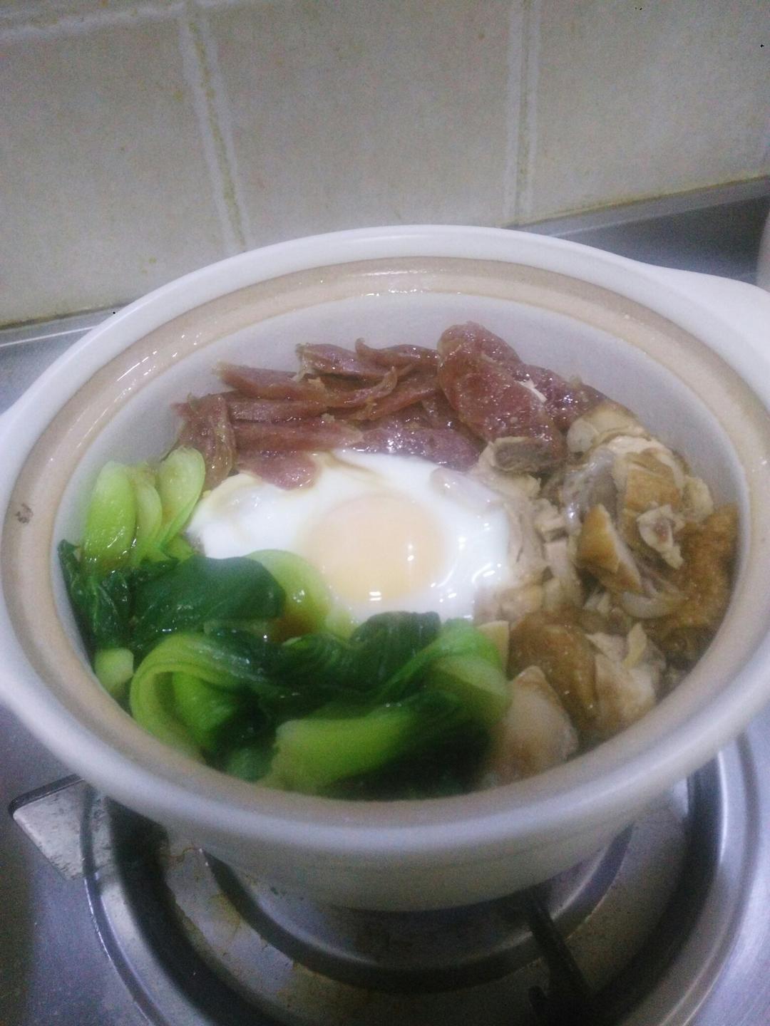广式腊味煲仔饭