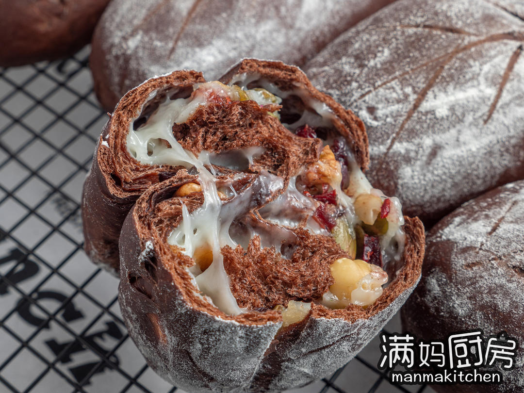 外脆硬，内柔韧，巧克力麻薯欧包，面包新食尚