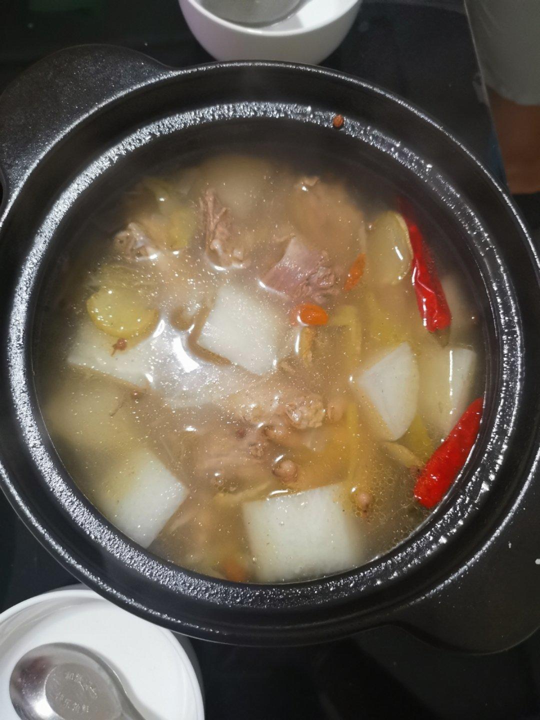 酸萝卜老鸭汤