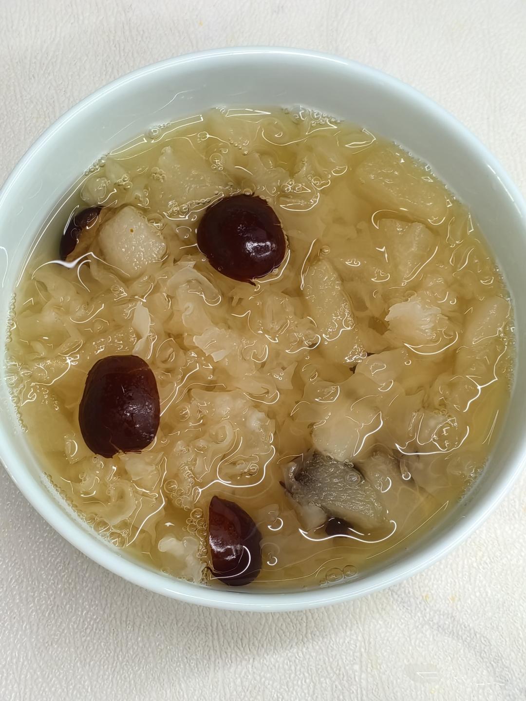 一起用餐吧—冰糖雪梨银耳羹