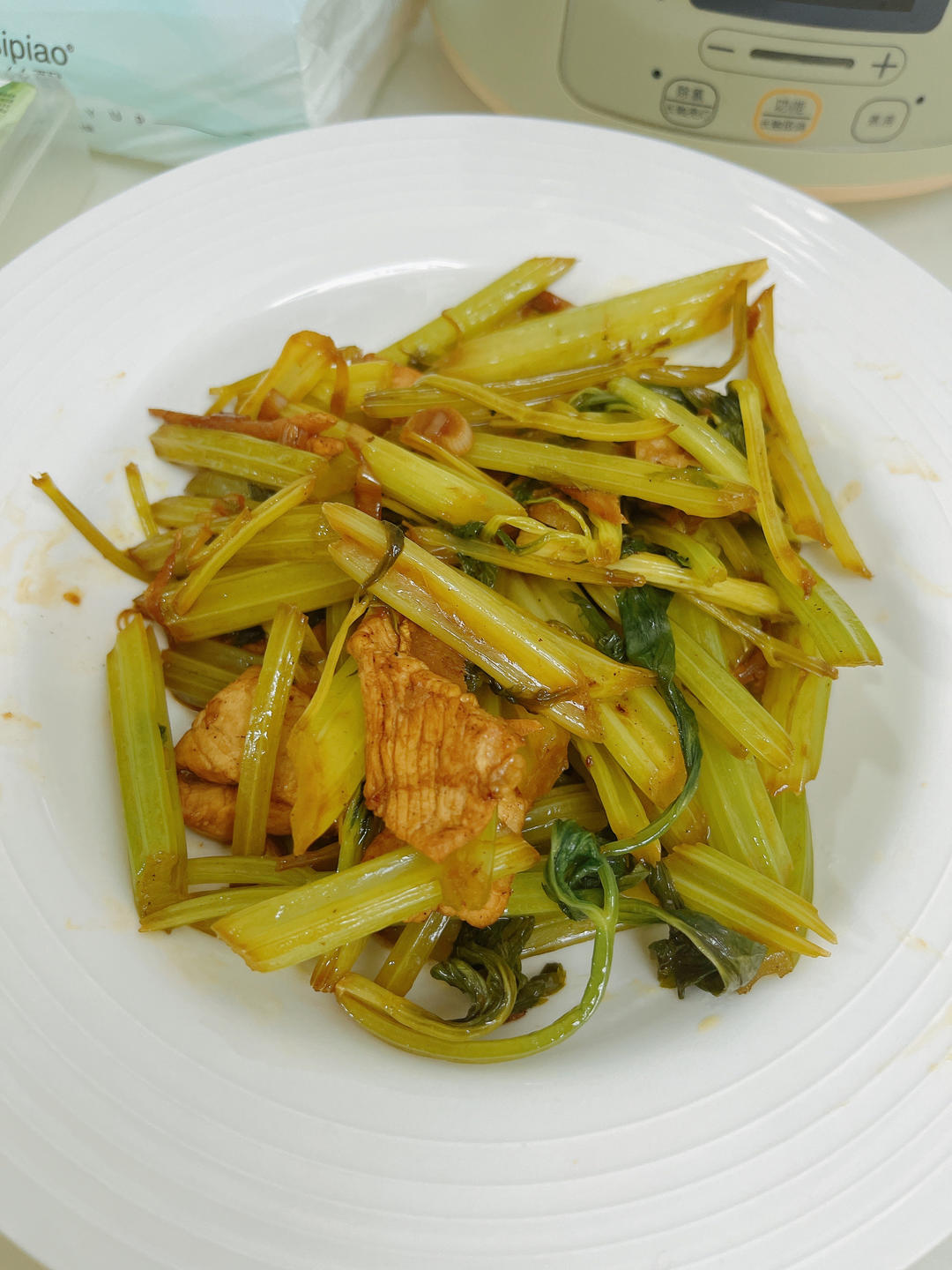 下饭芹菜炒肉