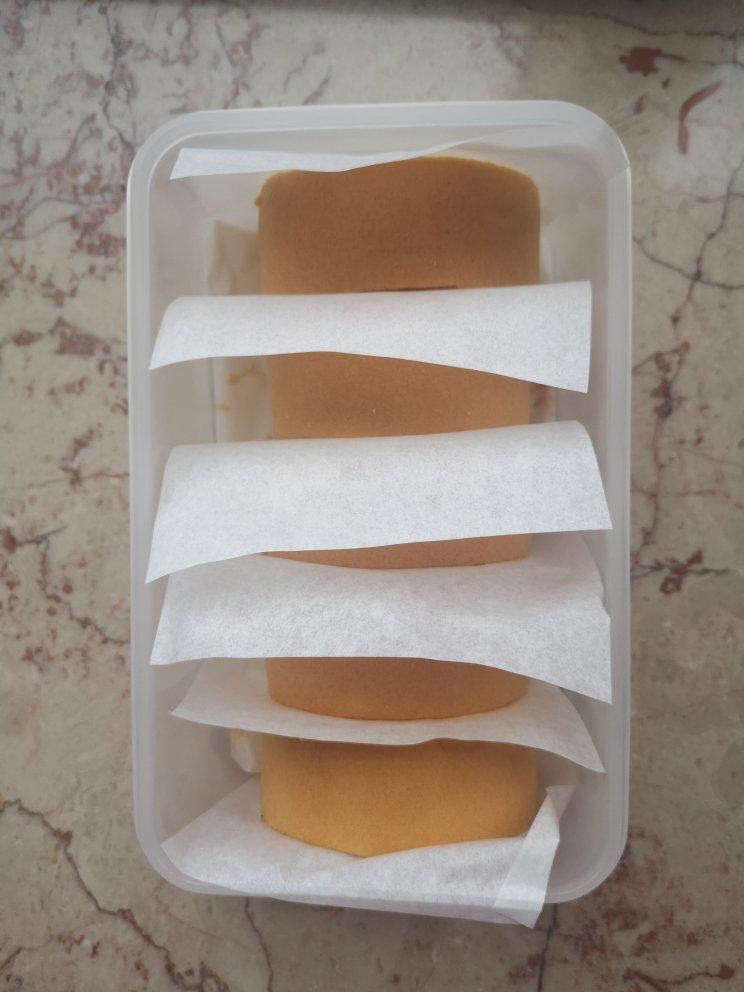 超详细的瑞士卷奶油蛋糕卷原味蛋糕卷的制作方法 饱满不掉皮不开裂（附模具换算方法）