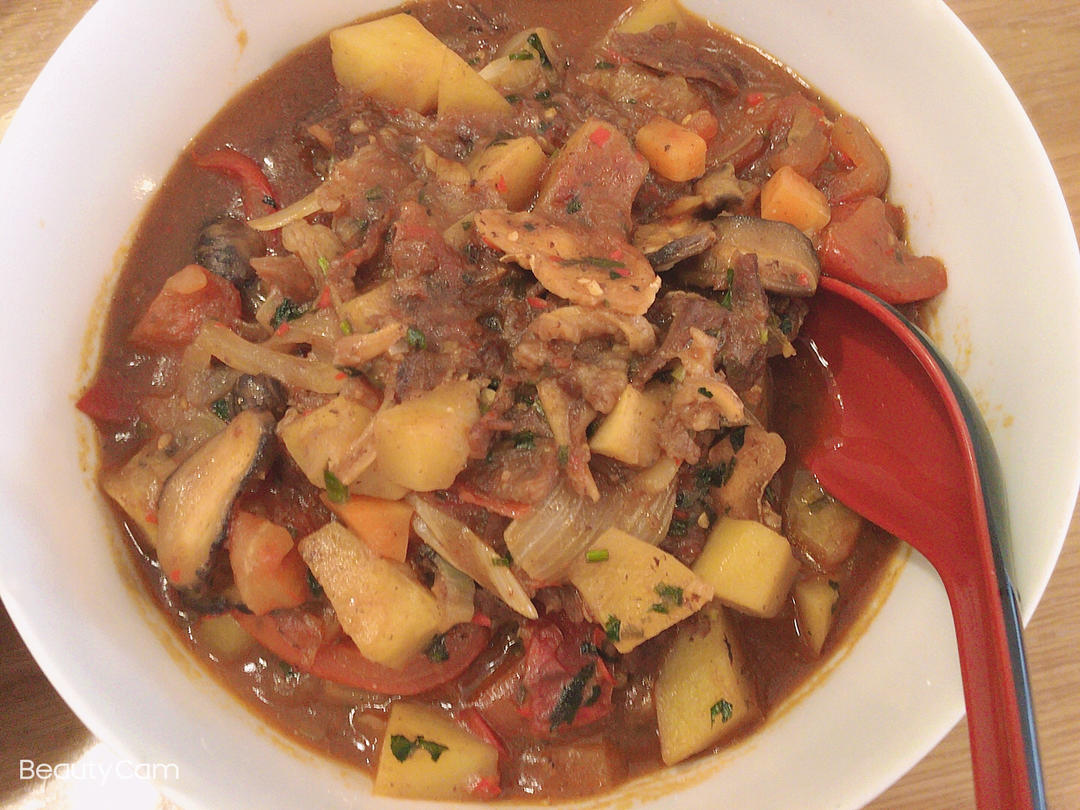 🍅番茄土豆炖牛腩，汤汁超浓郁！拌饭绝了哇‼️