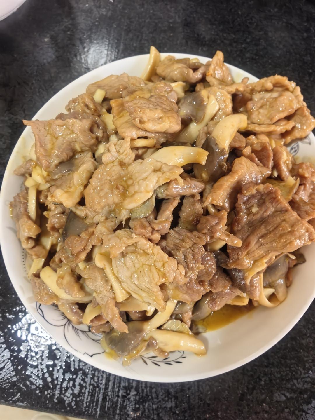平菇炒肉片