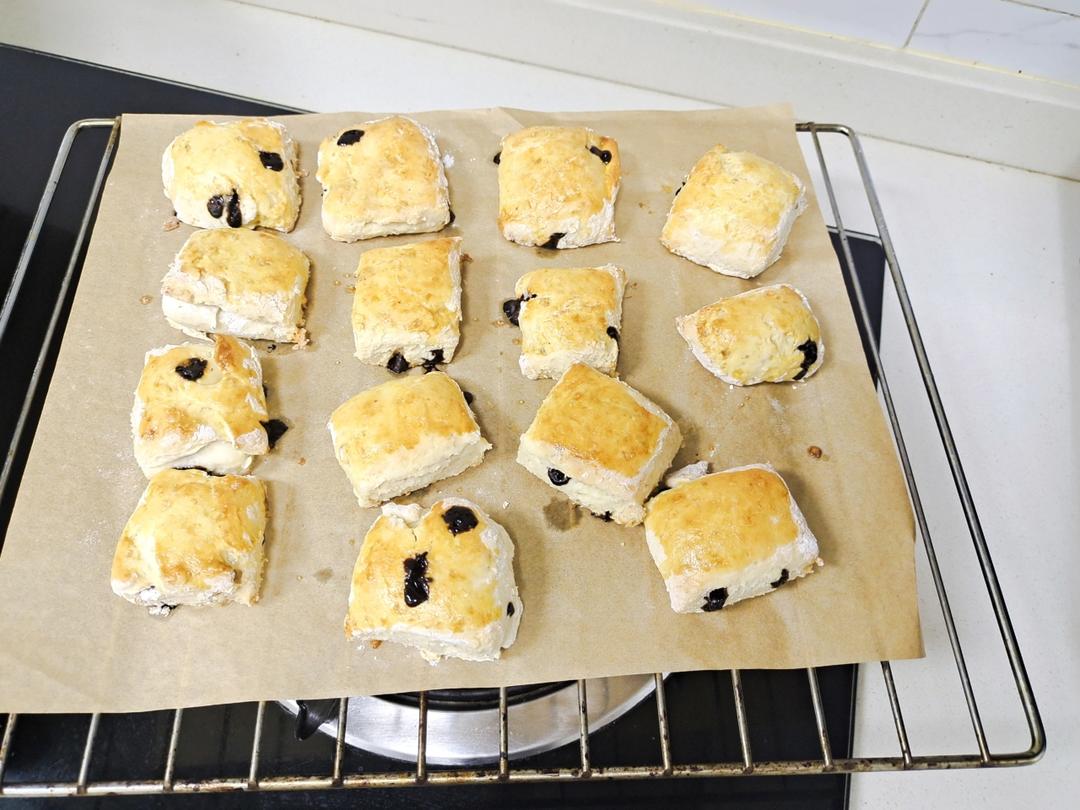 消耗淡奶油的司康