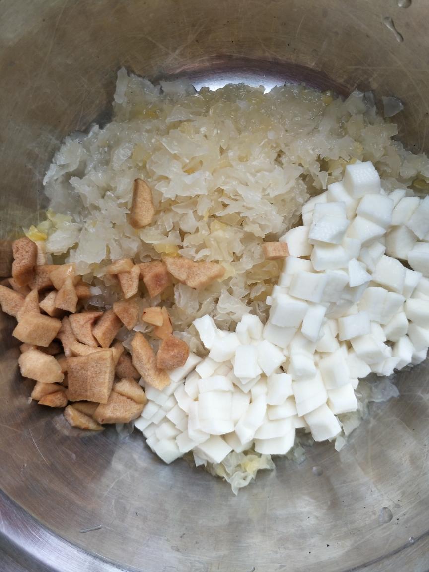 宝宝辅食之银耳山药红枣粥