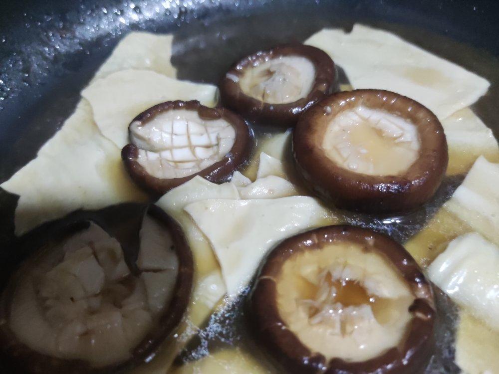 鲜嫩多汁，比鲍鱼还好吃红烧香菇