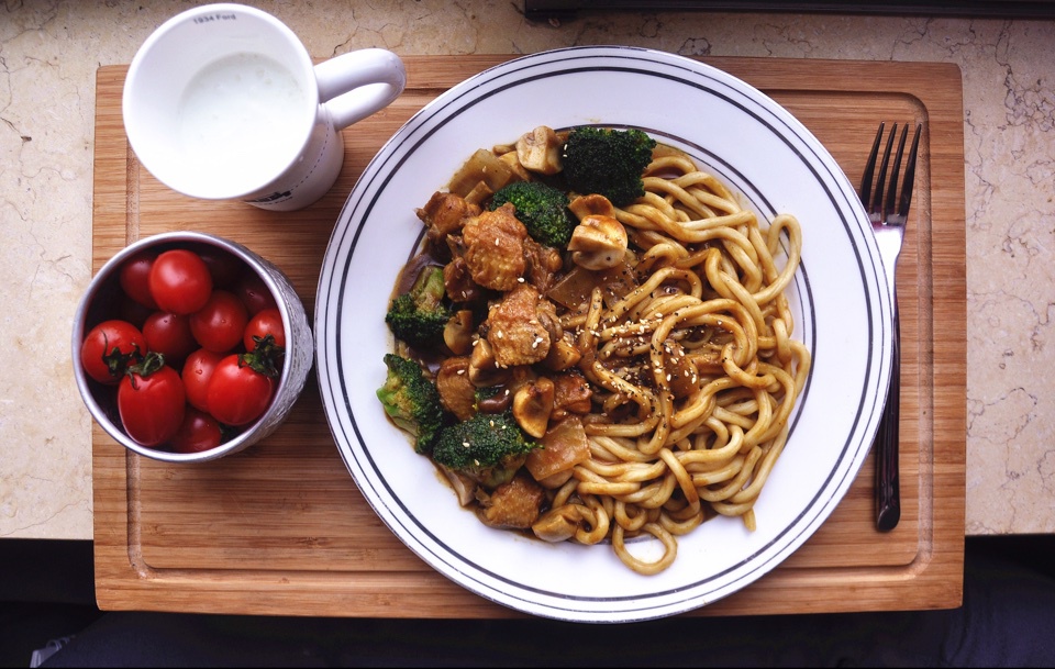 和杨英雄的幸福生活做的杨英雄的元气早餐小厨娘日记之咖喱鸡翅乌冬面