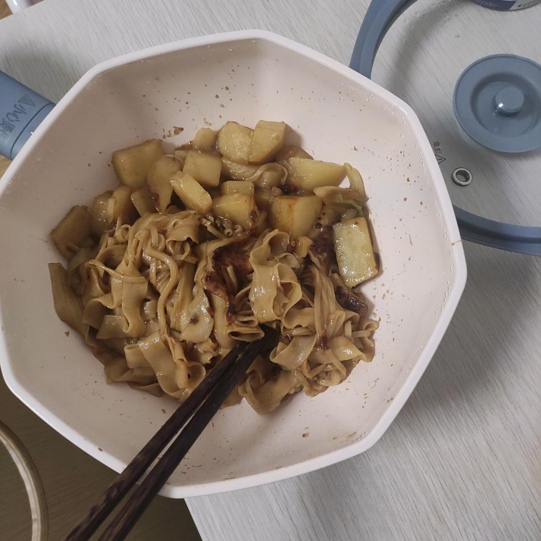 千万别学我这样做焖面！我怕你吃三碗都不够