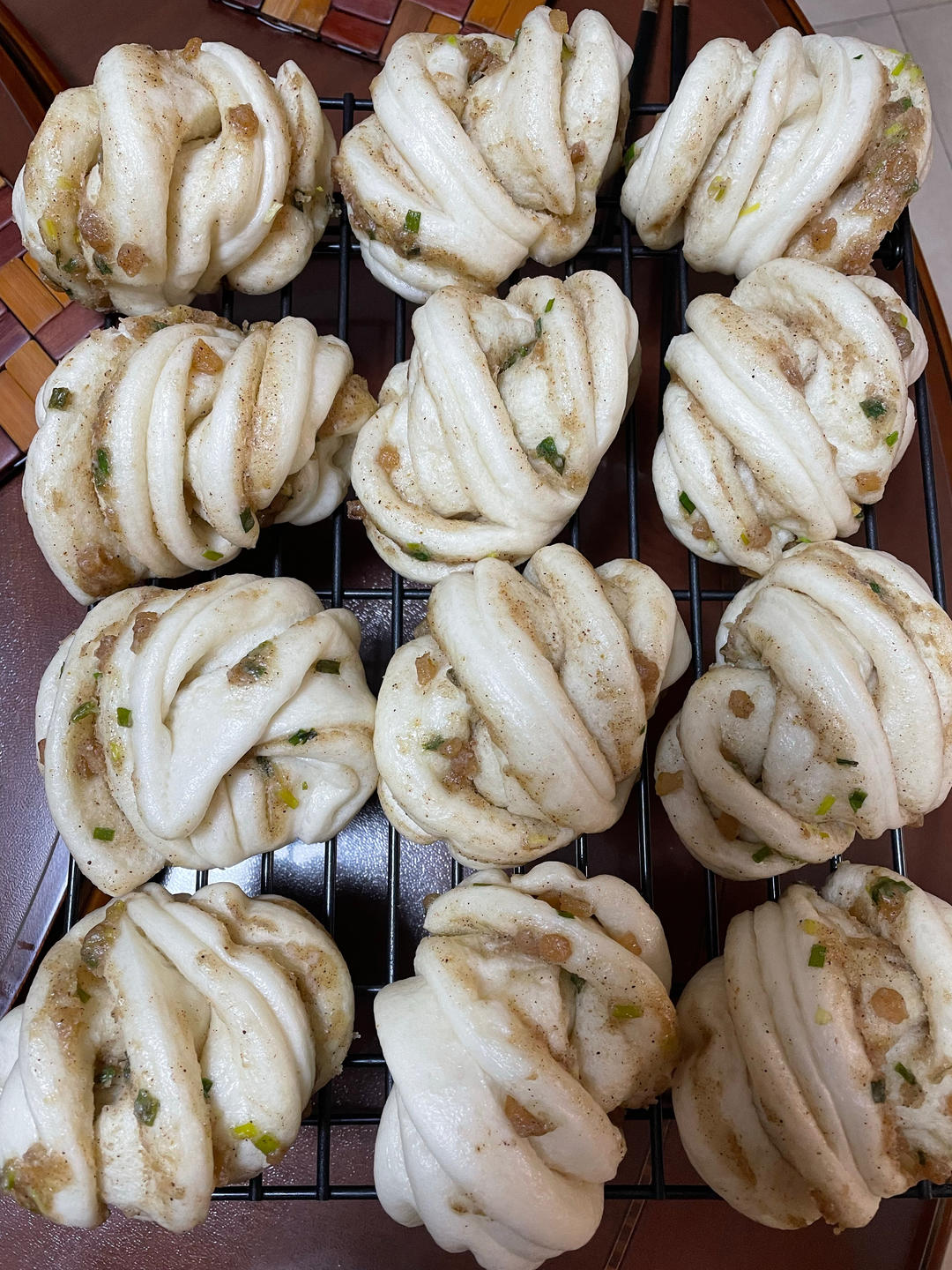 简单易做葱油花卷，一个接一个(附详细视频)