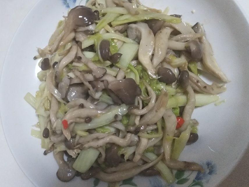 清炒姬菇菜心的做法