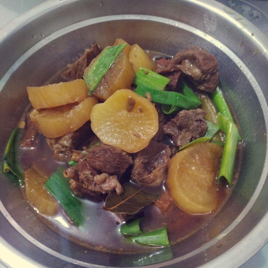 广式萝卜牛腩煲