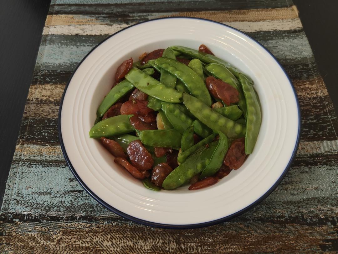 无比简单的荷兰豆炒腊肠，营养又好吃～！