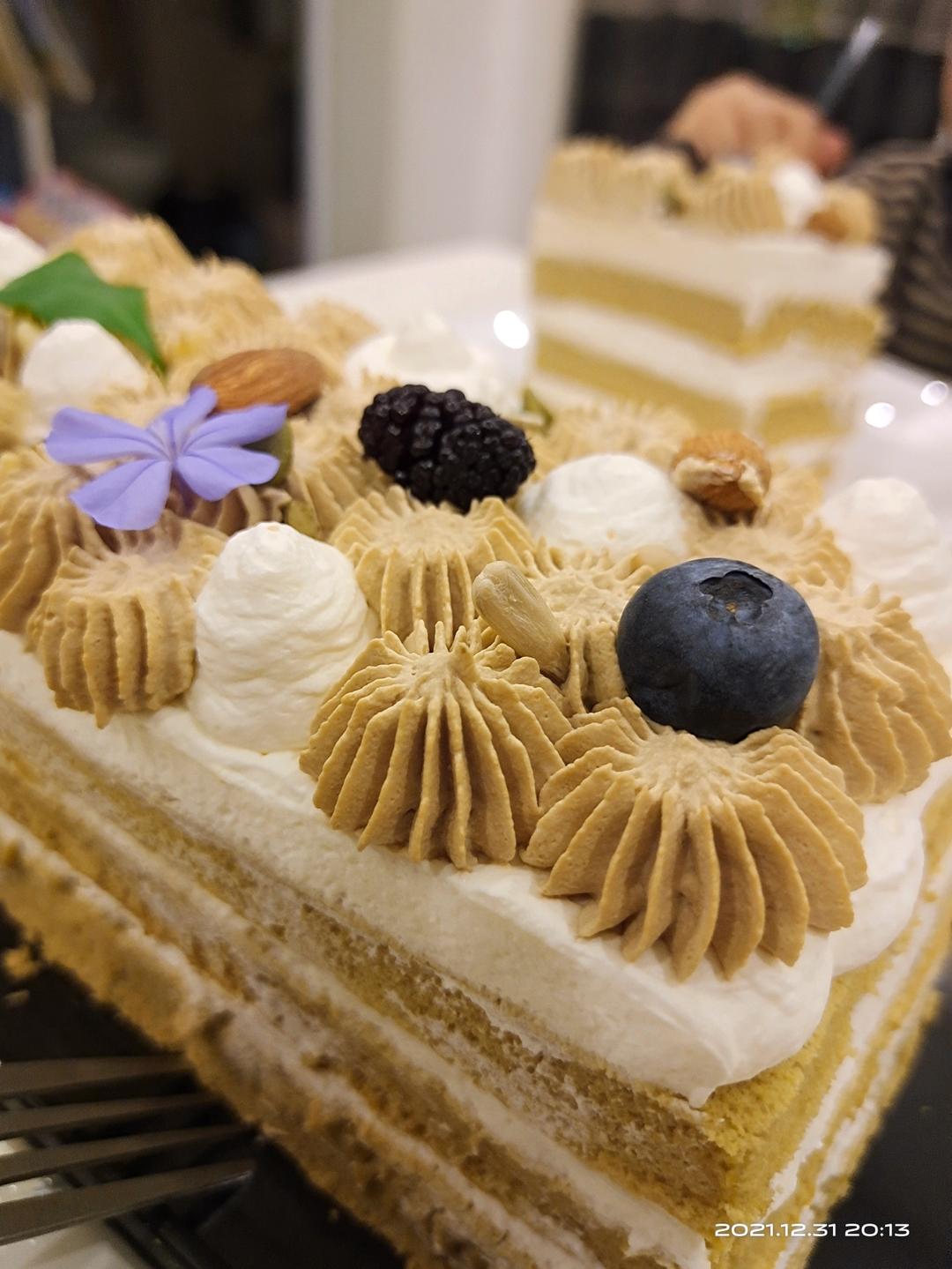 生椰拿铁奶油切块蛋糕