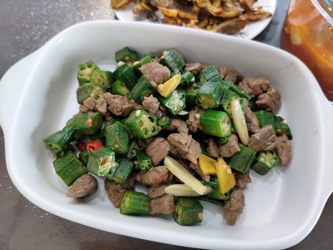 秋葵炒牛肉粒