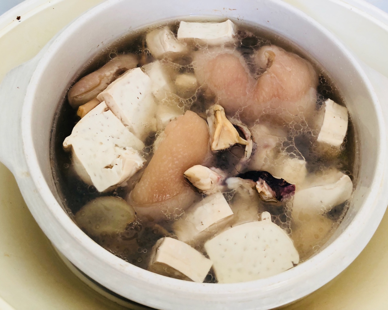 目鱼豆腐猪蹄汤的做法