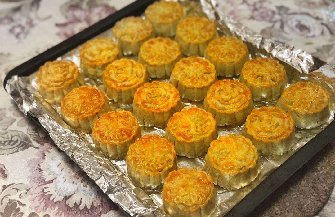 广式月饼——蛋黄莲蓉月饼