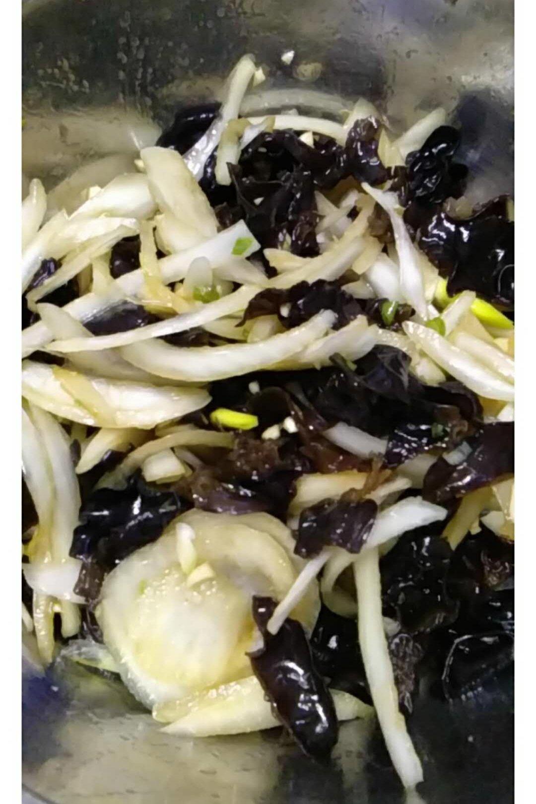 凉拌洋葱木耳