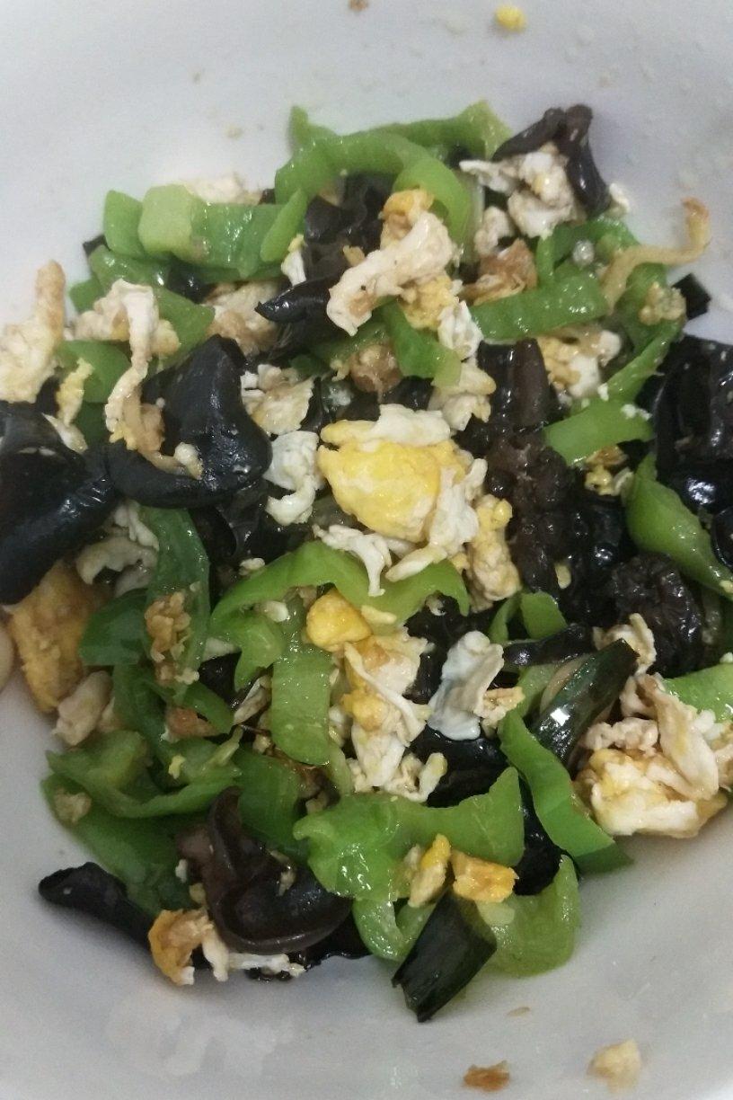 黑木耳青椒炒鸡蛋（营养又下饭）
