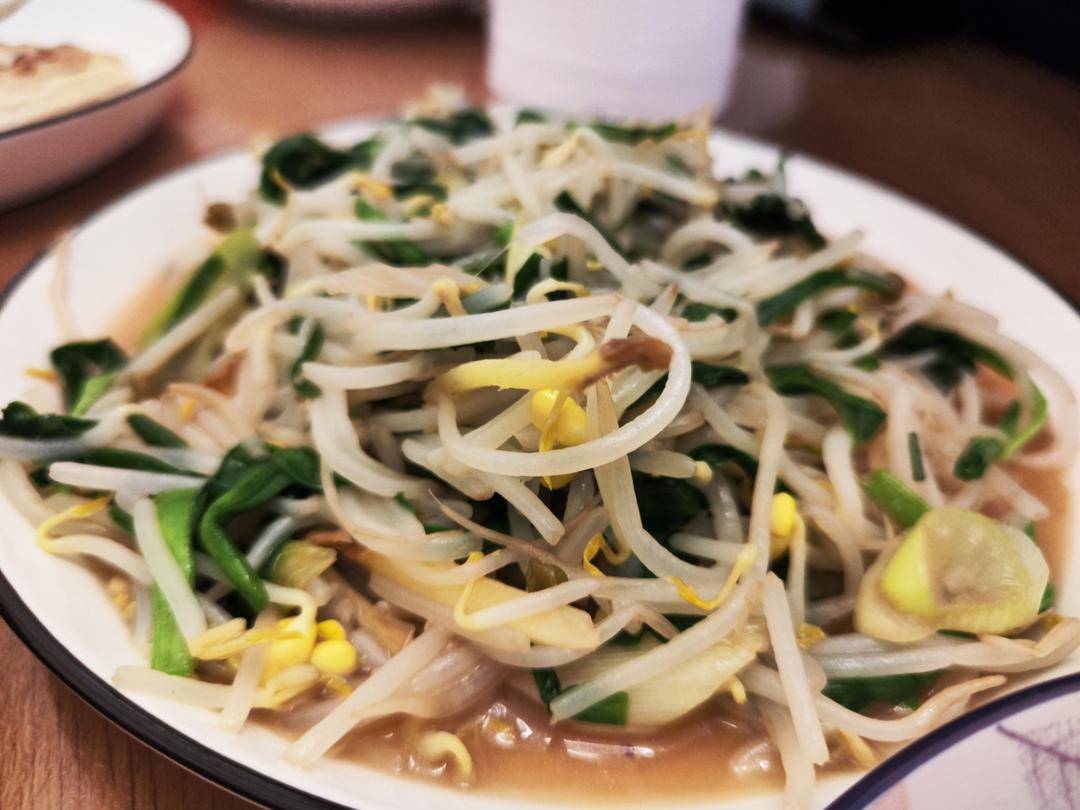 绿豆芽炒韭菜